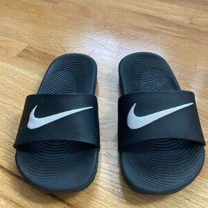 Nike slides. Excellent condition! Size 1 kids.
